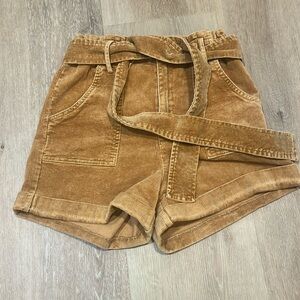 Ills Illa corduroy, high-rise short